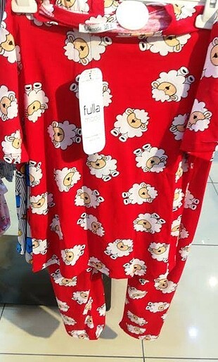 Kırmızı koyun desenli pijama
