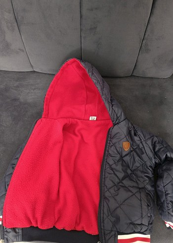 Kapitone Siyah Kapüşonlu Erkek Çocuk Mont - Görsel 2