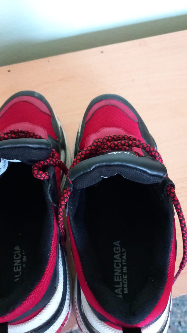 Kırmızı Bağcıklı Düz Tabanlı Spor Ayakkabı - Görsel 3