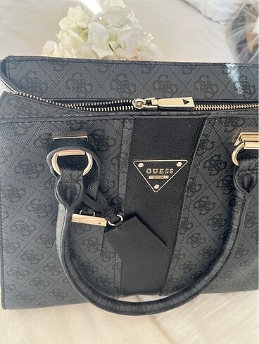 universal Beden Harikaaa ve yepyeni Guess Kadın Çantası