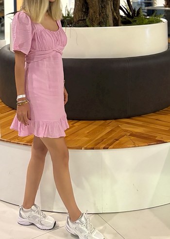 Pembe Mini Keten Elbise, Fırfırlı, V Yaka - Görsel 2