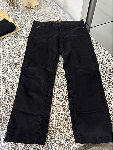 BERSHKA PANTOLON