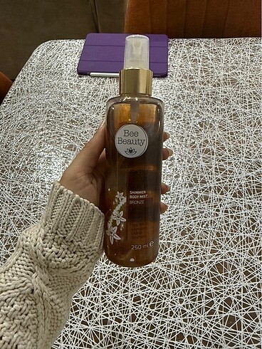 Bee Beauty IŞIKTILI VÜCUT SPREYİ