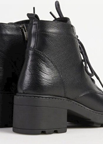 Siyah Deri Bağcıklı Kadın Botu - Görsel 2