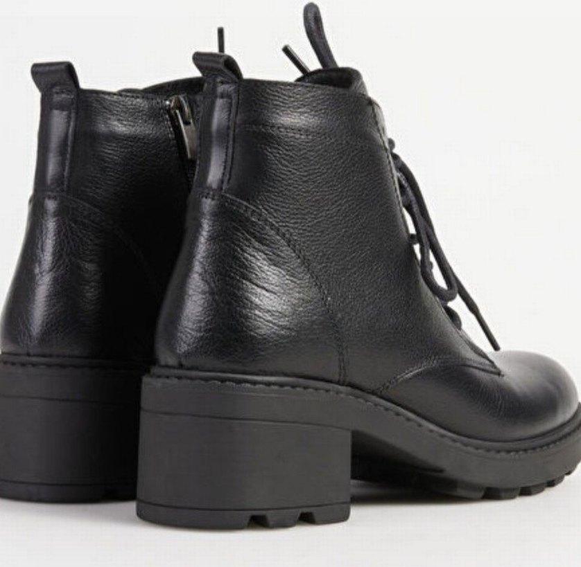 Siyah Deri Bağcıklı Kadın Botu - Görsel 2