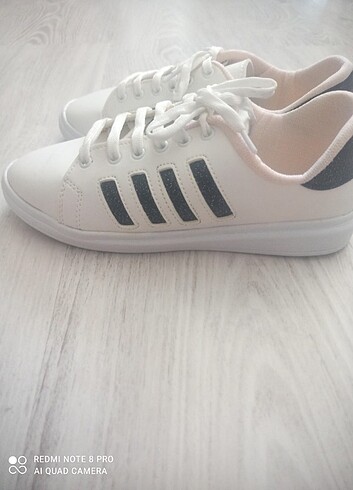 Adidas Spor ayakkabı hiç giyilmedi