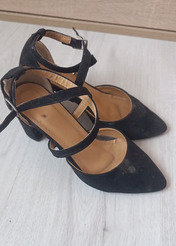 Siyah Süet Tokalı Topuklu Kadın Ayakkabı - Görsel 3