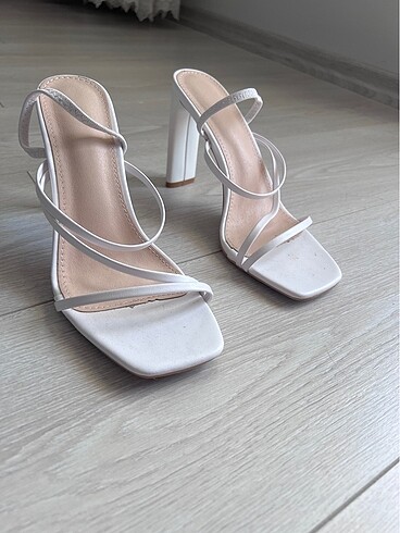 Zara yazlık topuklu sandalet