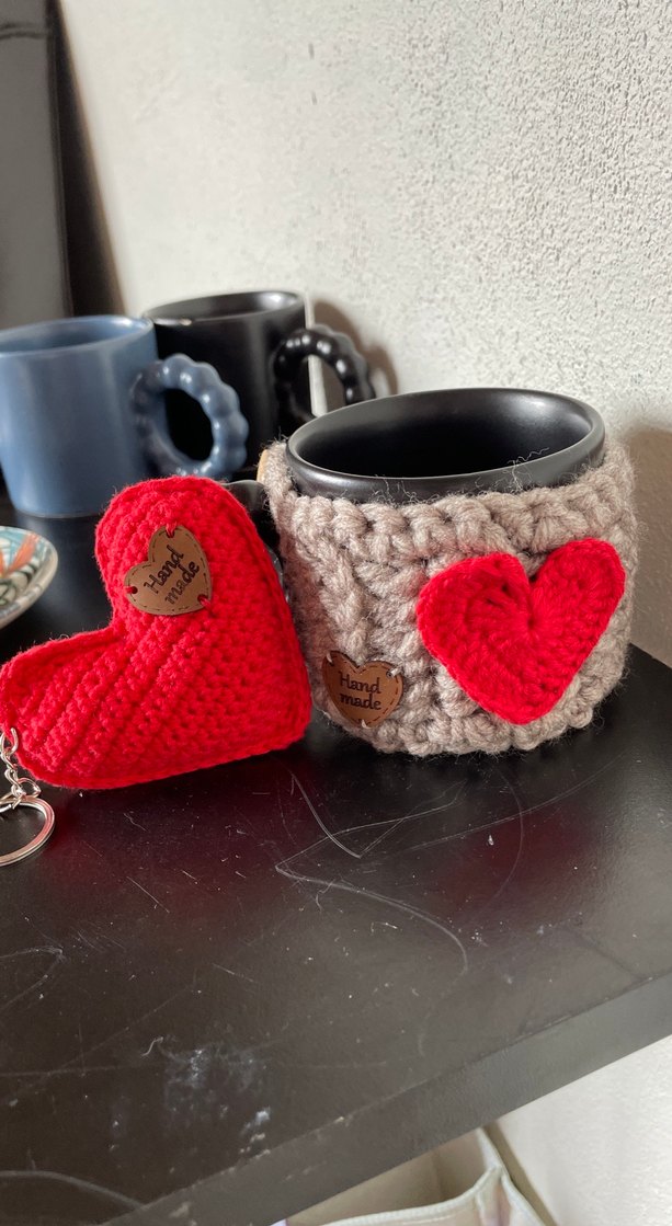 El Örgüsü Kupa Kılıfı ve Kalp Süslemeli - Görsel 4