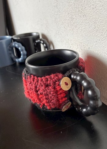 Kırmızı Kalp Detaylı Siyah Kupa - Görsel 3