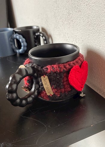 Kırmızı Kalp Detaylı Siyah Kupa - Görsel 2