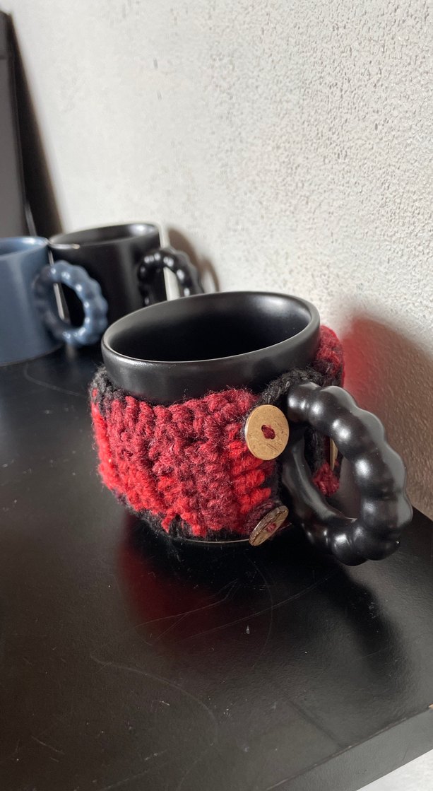 Kırmızı Kalp Detaylı Siyah Kupa - Görsel 3