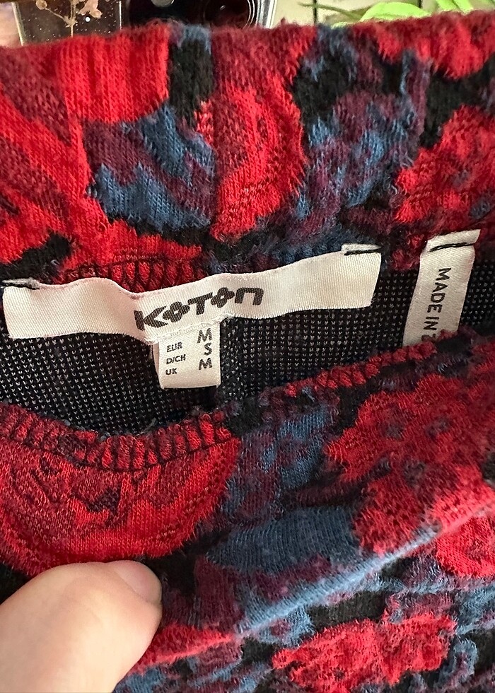 Koton Kırmızı Gül Desenli Mini Etek Esnek M Beden Yeni Ayarında  - Görsel 2