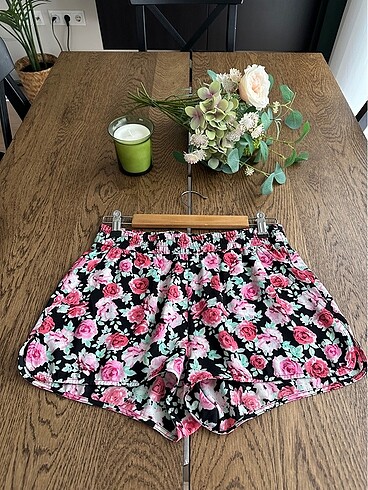 H&M Pembe Çiçekli Short