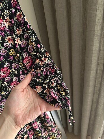 Bershka Bershka Kısa Uzun Kol Çiçekli Elbise