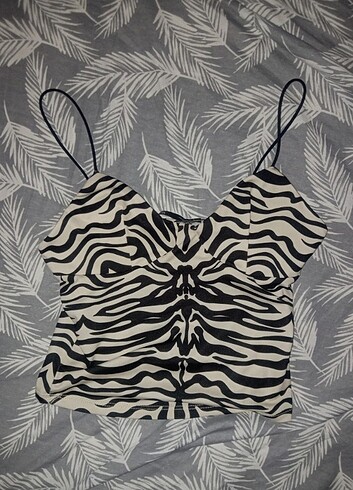 Bershka zebra desenli askılı bluz