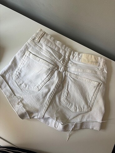 xs Beden Bershka beyaz kot şort