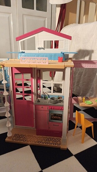 Barbie Portatif iki katlı Evi