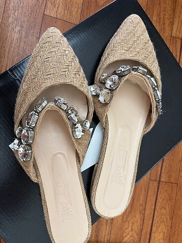 Nine West Taşlı hasır terlik