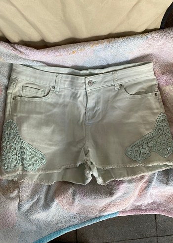 Dantel Detaylı Mini Denim Şort