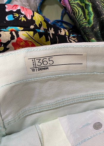 m Beden yeşil Renk Dantel Detaylı Mini Denim Şort