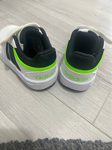 23 Beden Adidas spor ayakkabı