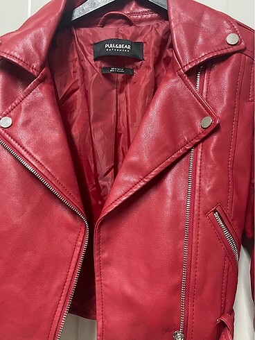 xs Beden Pull and bear kırmızı deri ceket