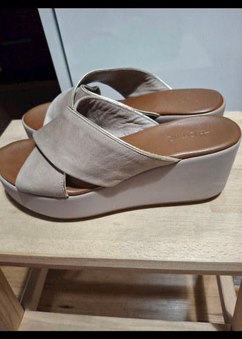 Bej Dolgu Topuklu Kadın Terlik - Görsel 2