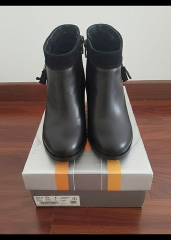 Tokalı Siyah Deri Kadın Bot - Görsel 2