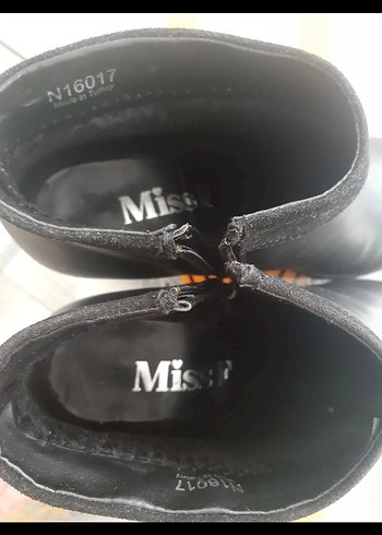 Tokalı Siyah Deri Kadın Bot - Görsel 5