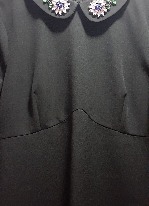 bebe yaka, yakası taşlı elbise - Görsel 2