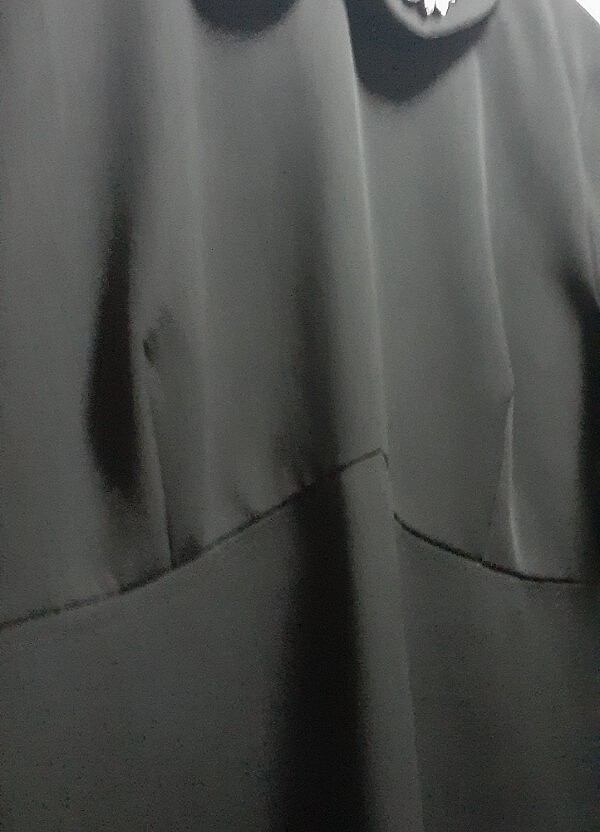 bebe yaka, yakası taşlı elbise - Görsel 4