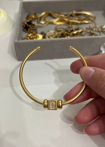 Minimalist Altın Kemerli Bileklik