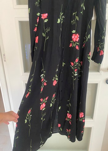 Uzun Siyah Çiçekli Düğmeli Elbise - Görsel 3