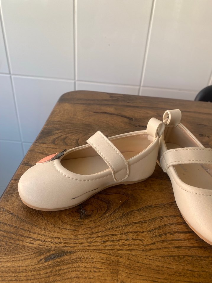 Kız Çocuk Beyaz Tokalı Ayakkabı - Görsel 2