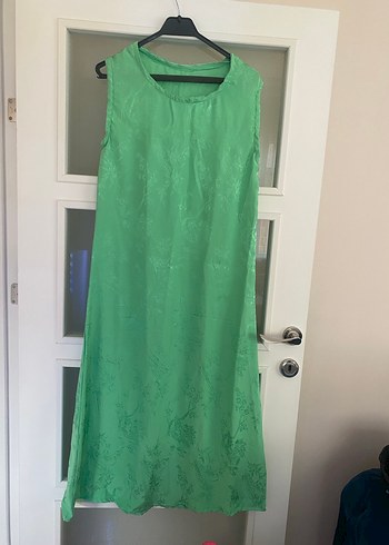 Yeşil Kolsuz Uzun Saten Elbise - Görsel 2