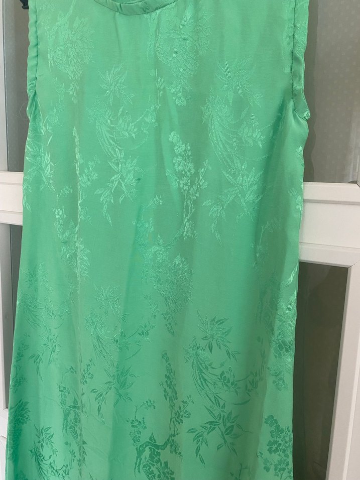 Yeşil Kolsuz Uzun Saten Elbise - Görsel 3