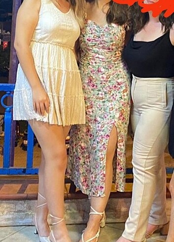 s Beden Çiçek desenli elbise