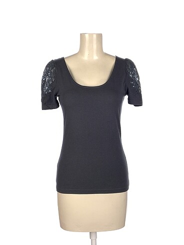 H&M T-shirt %70 İndirimli.