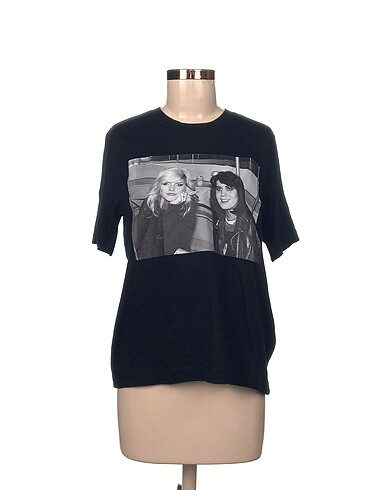 H&M T-shirt %70 İndirimli.