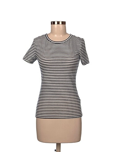 H&M T-shirt %70 İndirimli.