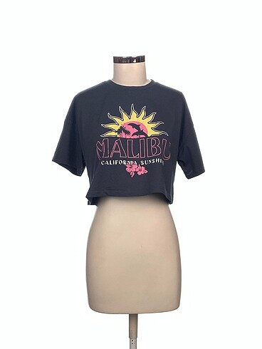 Primark T-shirt %70 İndirimli.