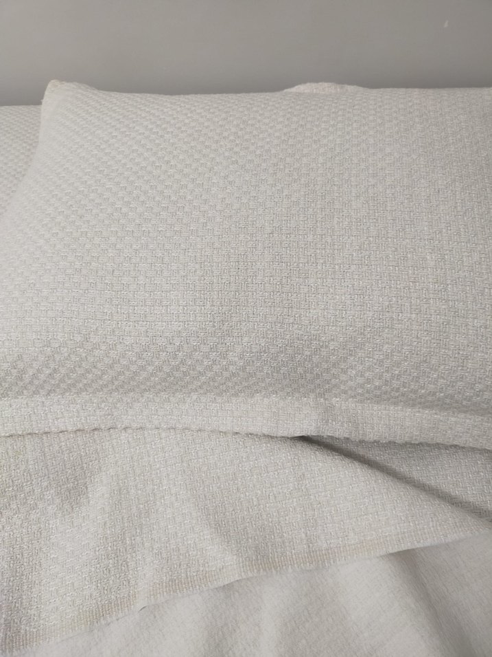 Beyaz Desensiz Yatak Örtüsü - Görsel 2