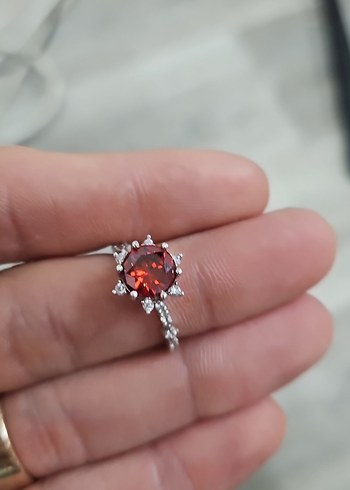 Beden Kırmızı Taşlı Pırıltılı Kadın Yüzük