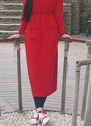 Kırmızı elbise