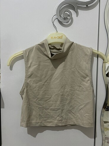 Krem rengi crop
