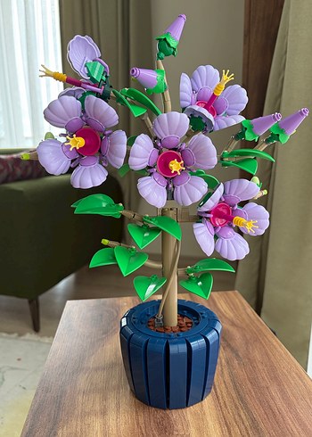 LEGO Botanicals Koyu Mor Hibiskus Seti - Görsel 2