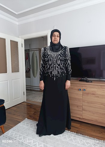 Uzun Siyah tesettür Nakışlı Elbise