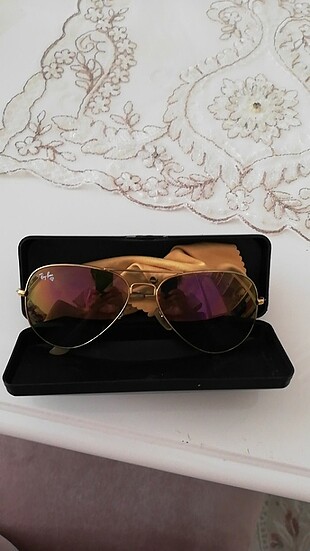 Beden Ray ban Güneş gözlüğü orjinaldir.