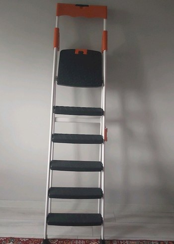 Siyah Gri Katlanabilir Merdiven Platformu